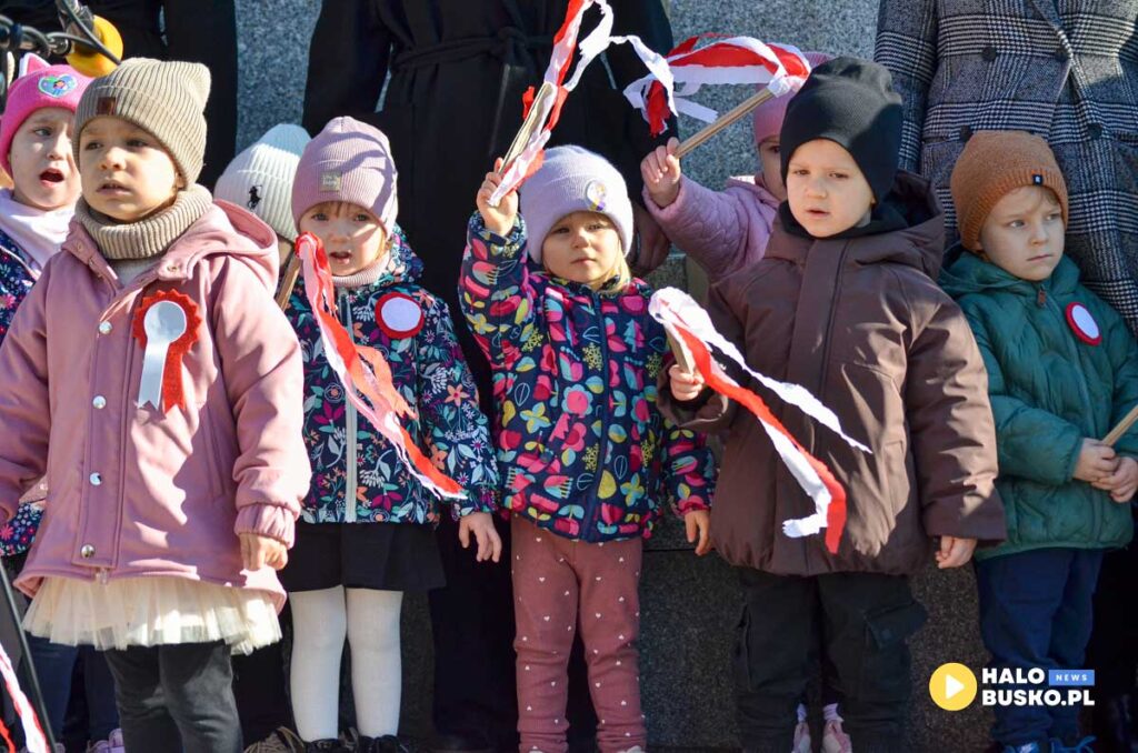 spiewanie piesni patriotycznych w busku zdroju 3