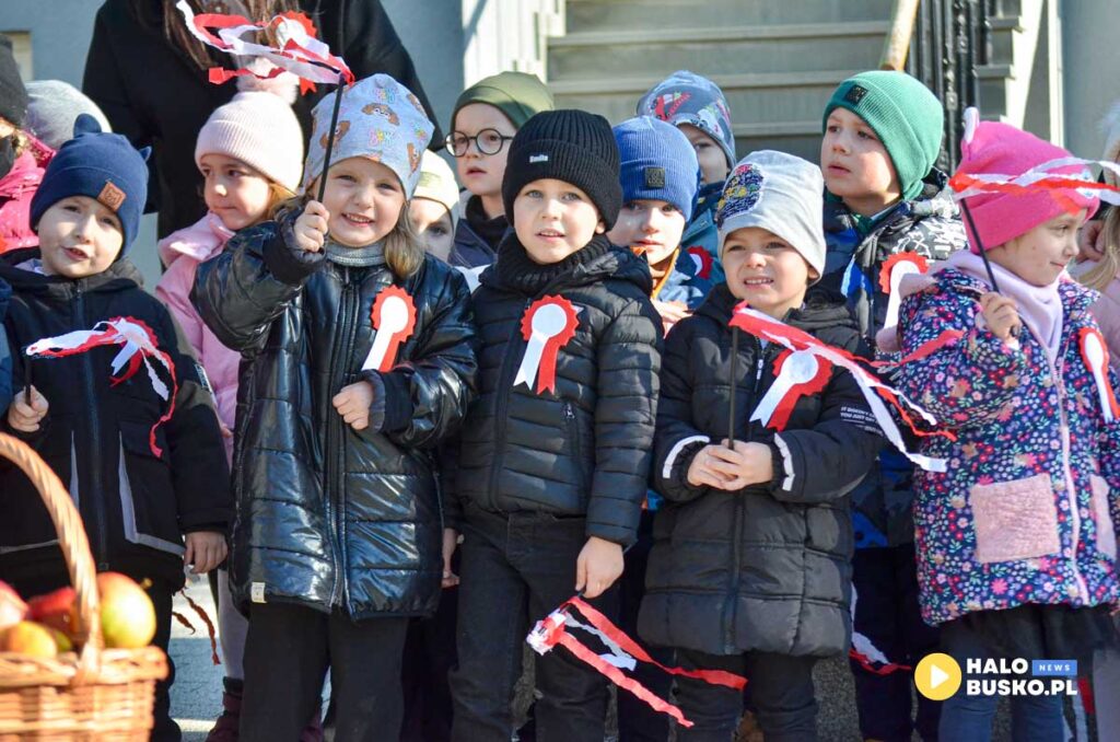 spiewanie piesni patriotycznych w busku zdroju 38