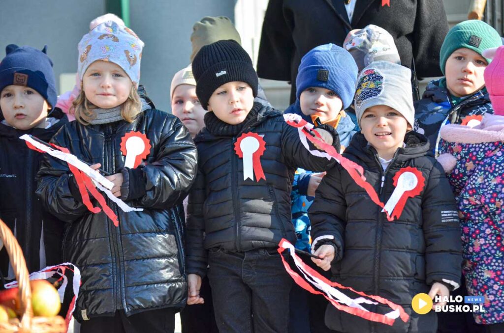 spiewanie piesni patriotycznych w busku zdroju 39