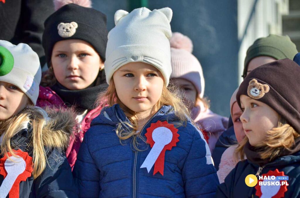 spiewanie piesni patriotycznych w busku zdroju 4