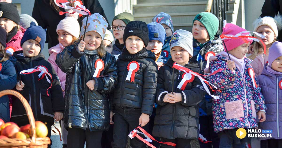 śpiewanie pieśni patriotycznych w busku-zdroju