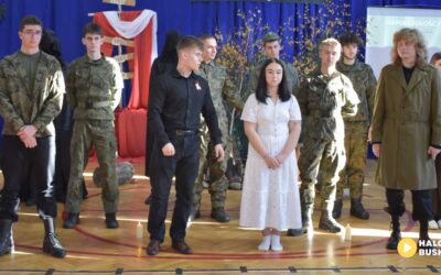 Uczniowie ZST-I Busko-Zdrój uczcili 107. rocznicę odzyskania niepodległości.