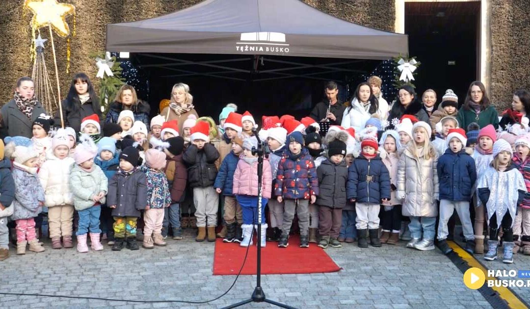 Dzieciaki z Niepublicznego Przedszkola Słoneczko i pracownicy tężni składają Wam życzenia świąteczne!