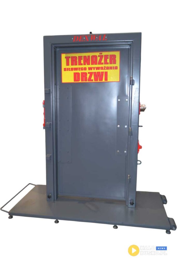 drzwi od dexwal dla strażaków z kielc-1