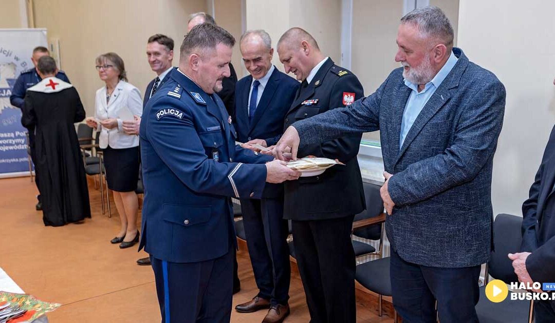 Policjanci z Buska-Zdroju wspólnie podsumowali rok podczas spotkania opłatkowego.