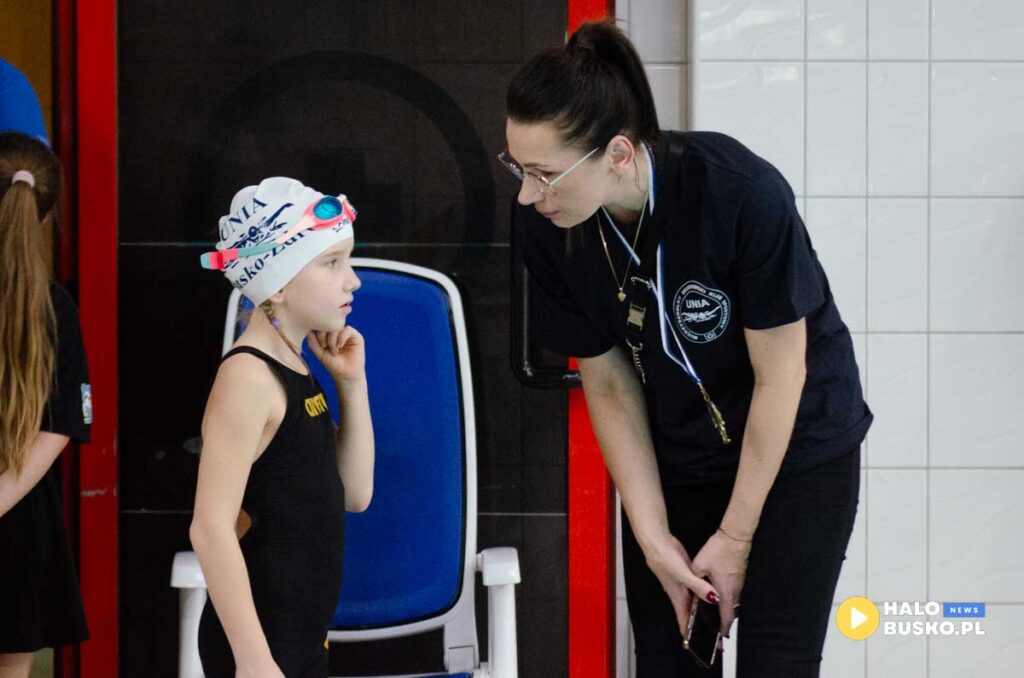 zawody plywackie na basenie w busku zdroju 1