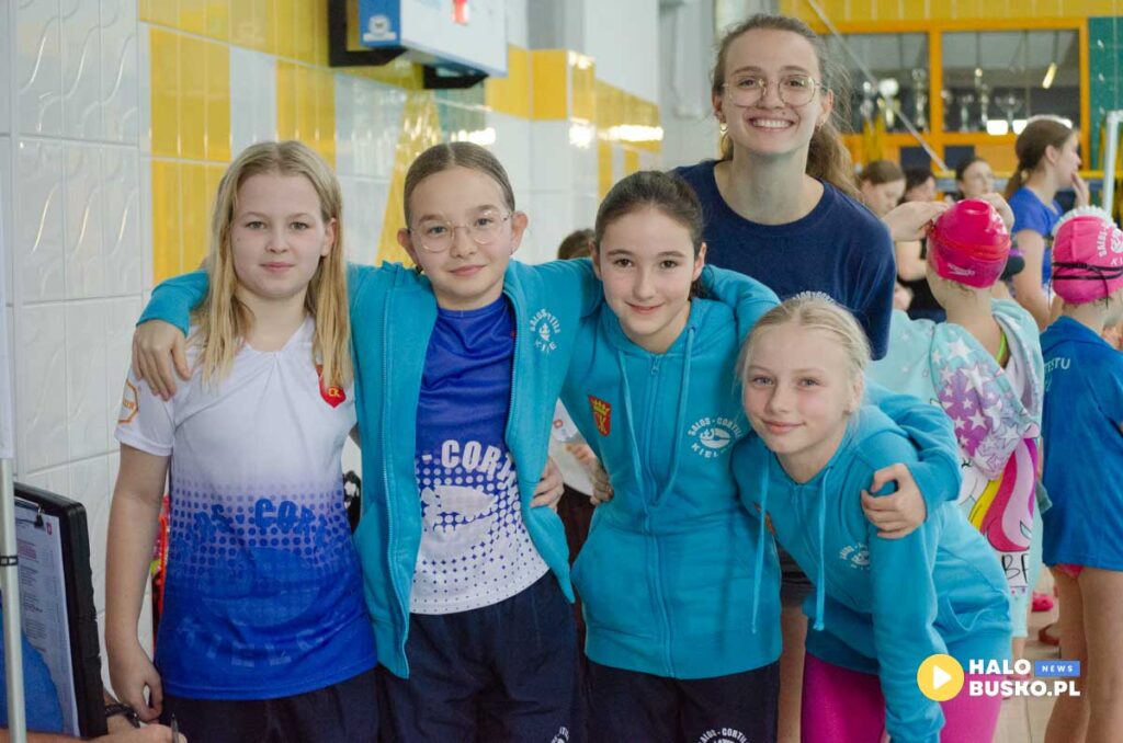 zawody plywackie na basenie w busku zdroju 18