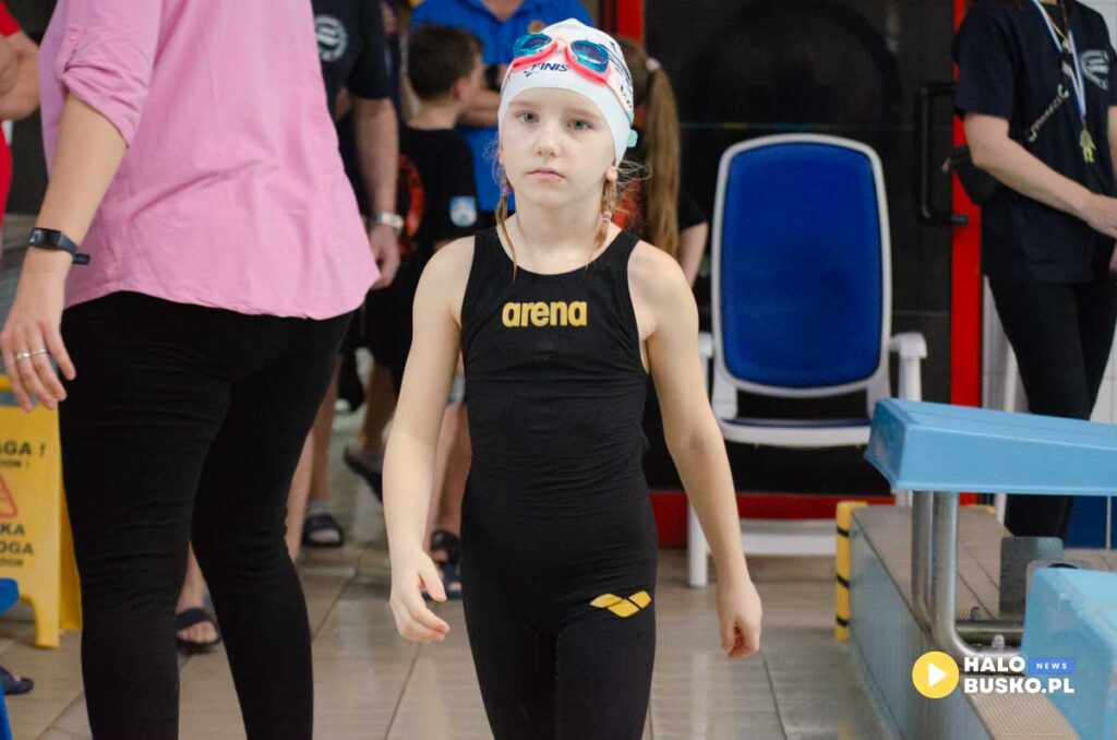 zawody plywackie na basenie w busku zdroju 2