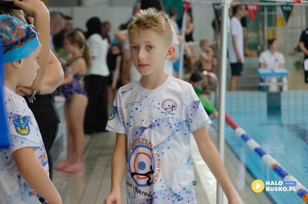 zawody plywackie na basenie w busku zdroju 20