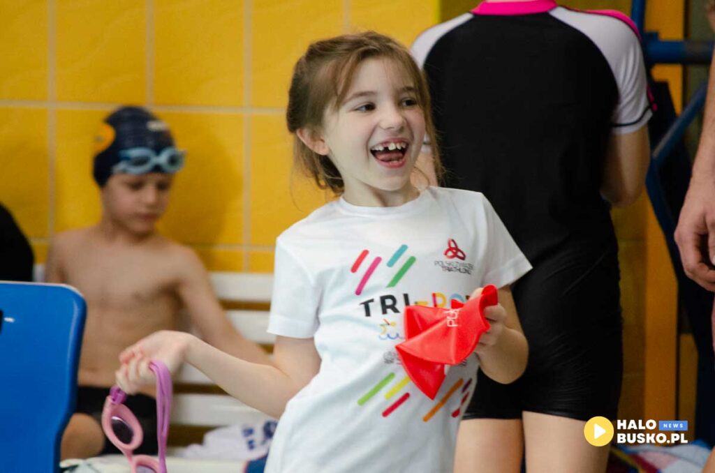 zawody plywackie na basenie w busku zdroju 5