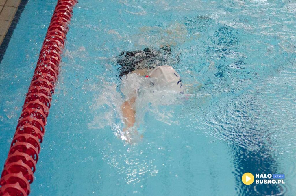 zawody plywackie na basenie w busku zdroju 9