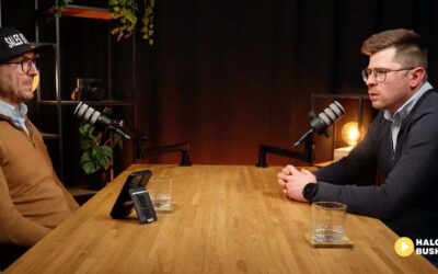 Mieszkaniec Buska-Zdroju o sprzedaży B2B. Dawid Woźniak w podcaście o procesach sprzedaży i CRM.