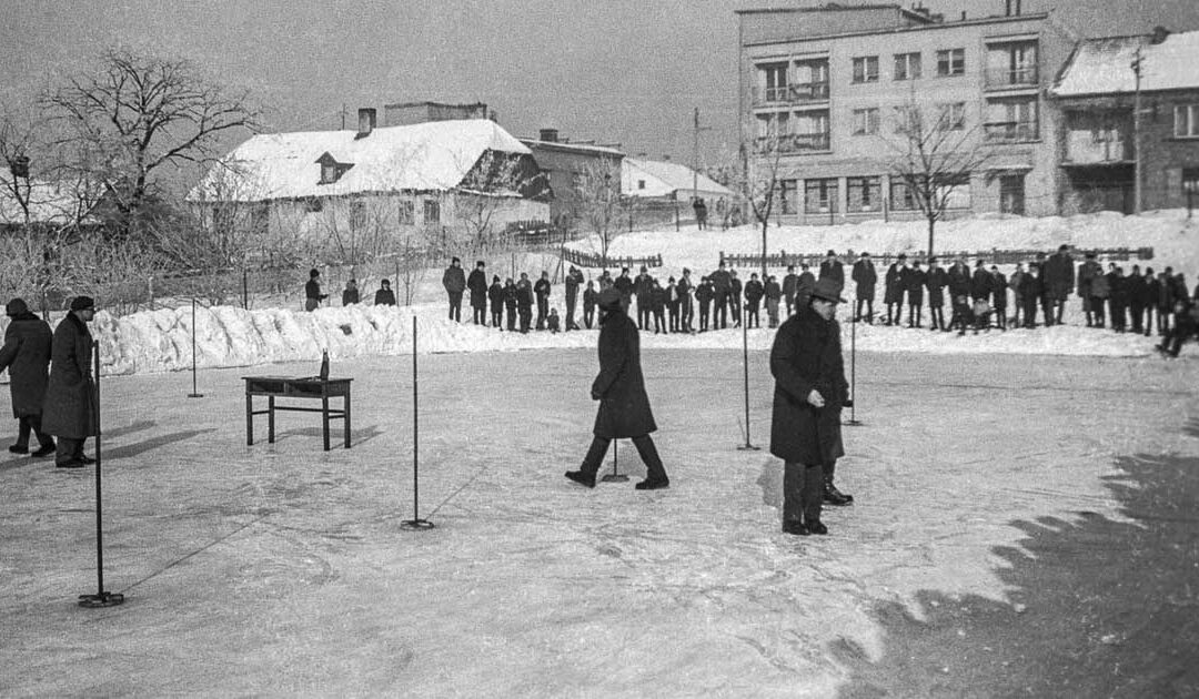 Tak wyglądały dawne zimy w Busku-Zdroju. Pamiętasz te lodowiska?
