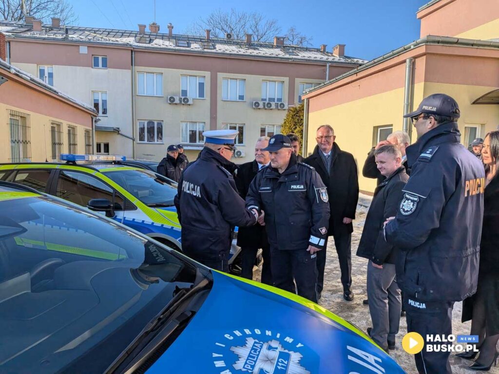 nowe radiowozy dla buskiej policji 1