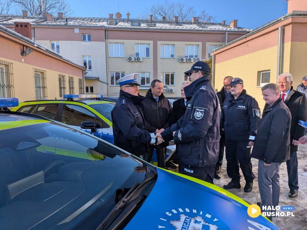 nowe radiowozy dla buskiej policji 2