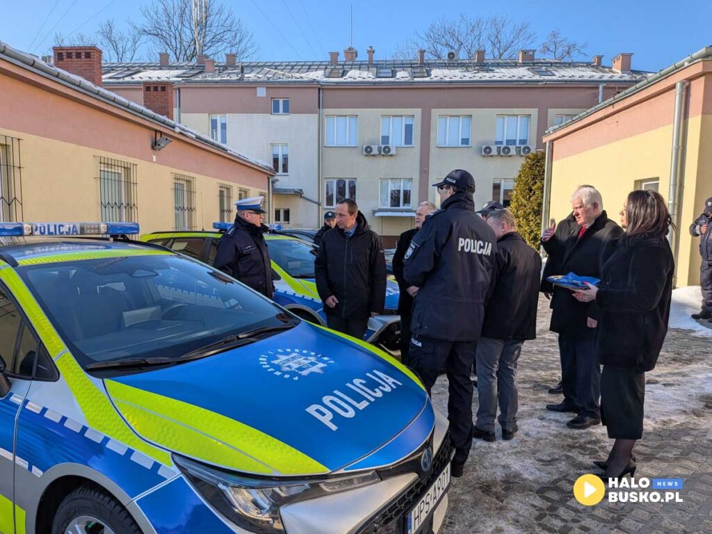 nowe radiowozy dla buskiej policji 3