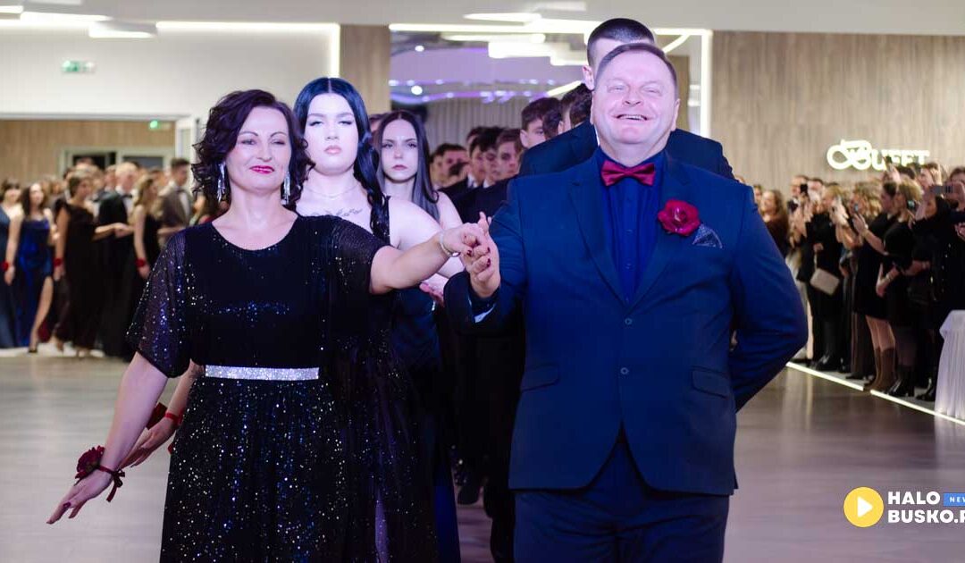 Uroczysty Polonez rozpoczął Studniówkę 2026 w ZSTiO im. Kazimierza Wielkiego w Busku-Zdroju.