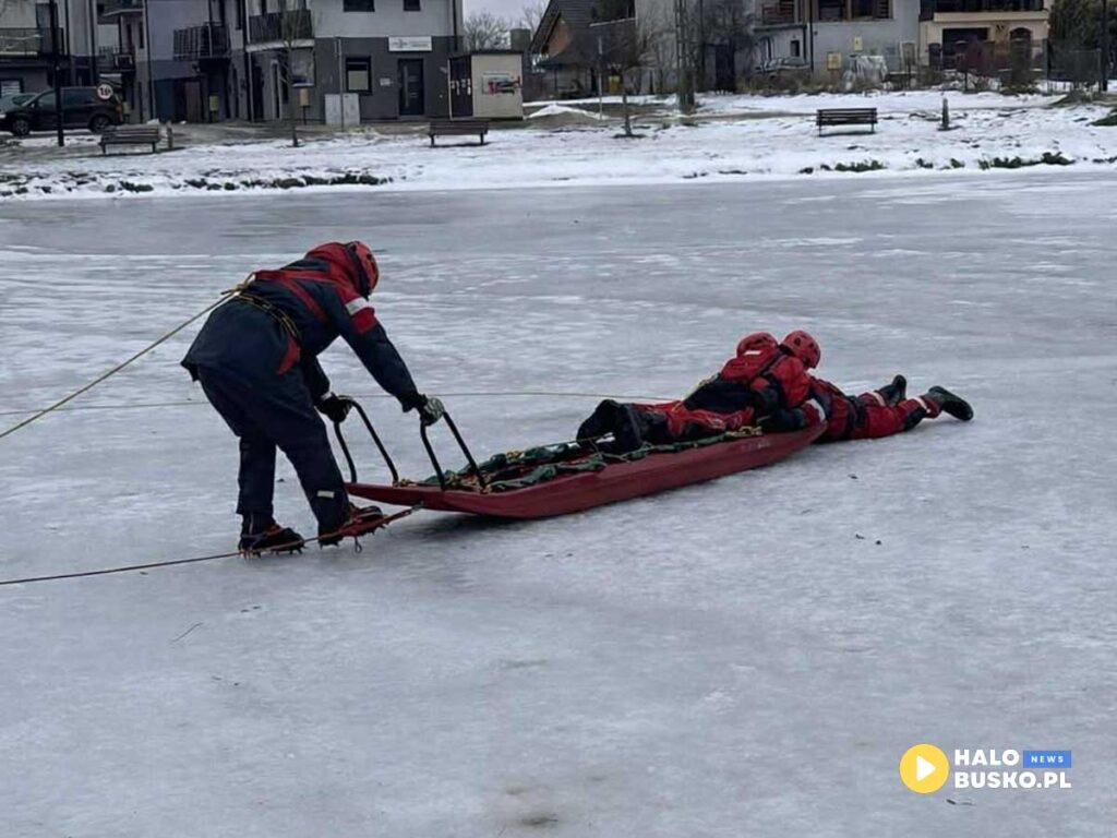 Cwiczenia z ratownictwa lodowego nad „Stawem Niemieckim w Busku Zdroju 2
