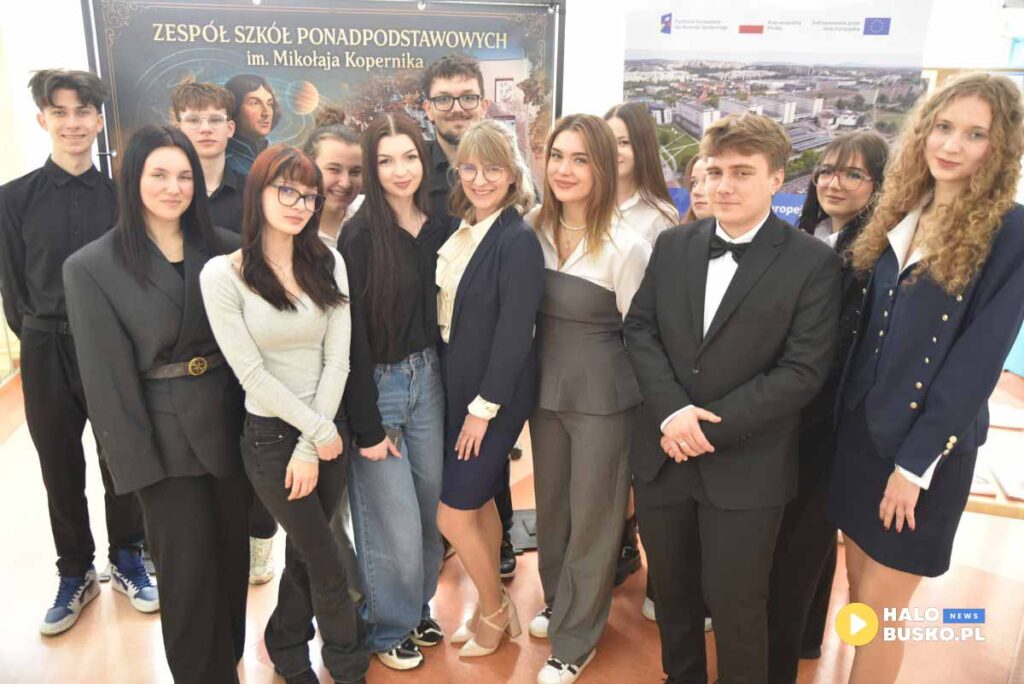 zsp Konferencja naukowa z okazji 60 lecia Zespolu Szkol Ponadpodstawowych0A0Aim. Mikolaja Kopernika w Busku Zdroju 01