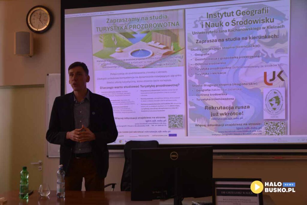 zsp Konferencja naukowa z okazji 60 lecia Zespolu Szkol Ponadpodstawowych0A0Aim. Mikolaja Kopernika w Busku Zdroju 04