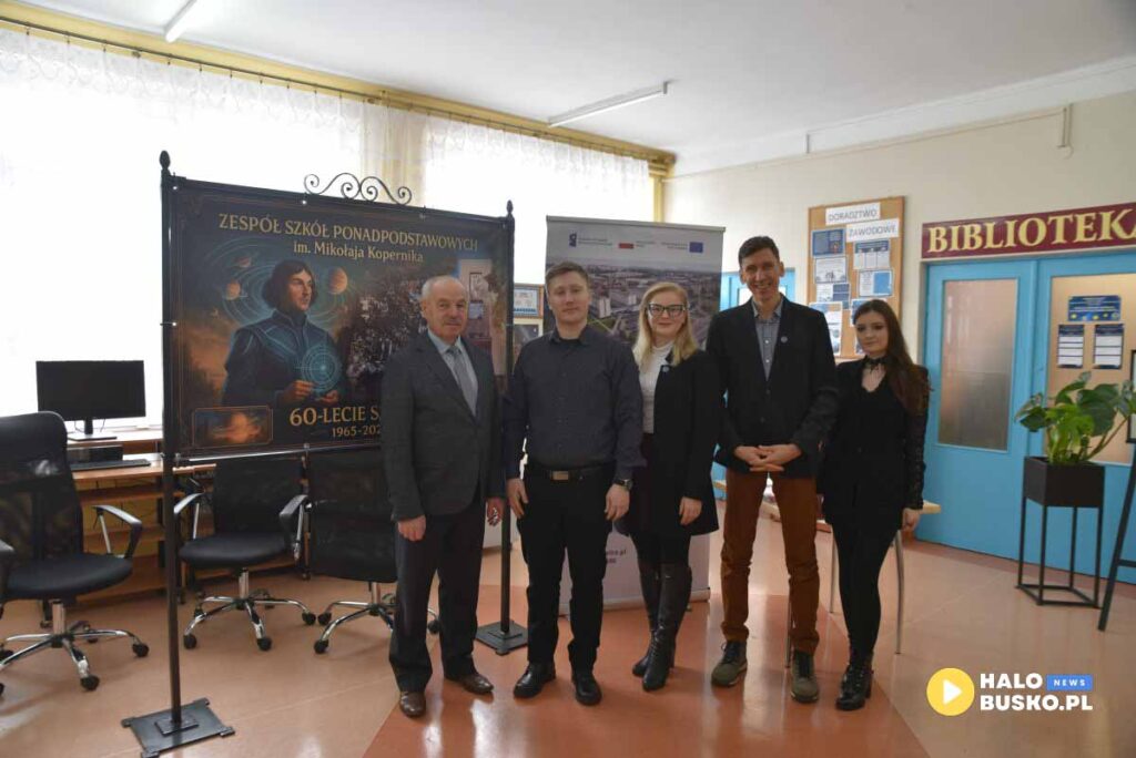 zsp Konferencja naukowa z okazji 60 lecia Zespolu Szkol Ponadpodstawowych0A0Aim. Mikolaja Kopernika w Busku Zdroju 32