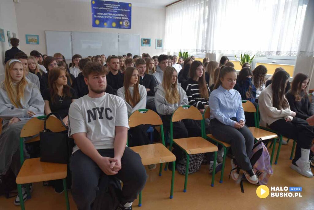 zsp Konferencja naukowa z okazji 60 lecia Zespolu Szkol Ponadpodstawowych0A0Aim. Mikolaja Kopernika w Busku Zdroju 44
