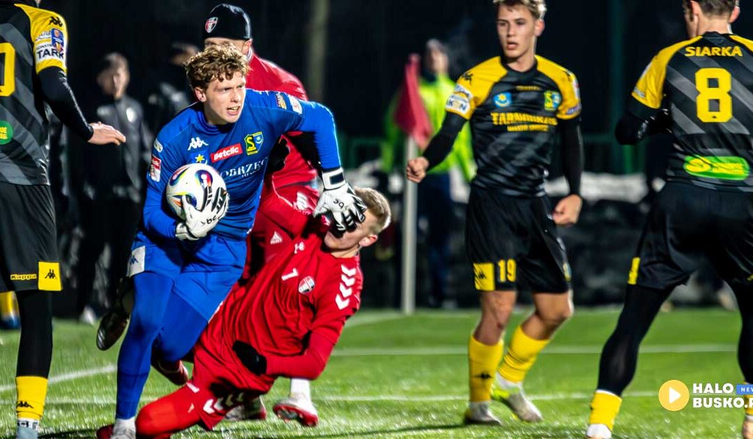 AKS 1947 Busko-Zdrój przegrał z Siarką Tarnobrzeg – zobacz zdjęcia Łukasza Rysiaka.