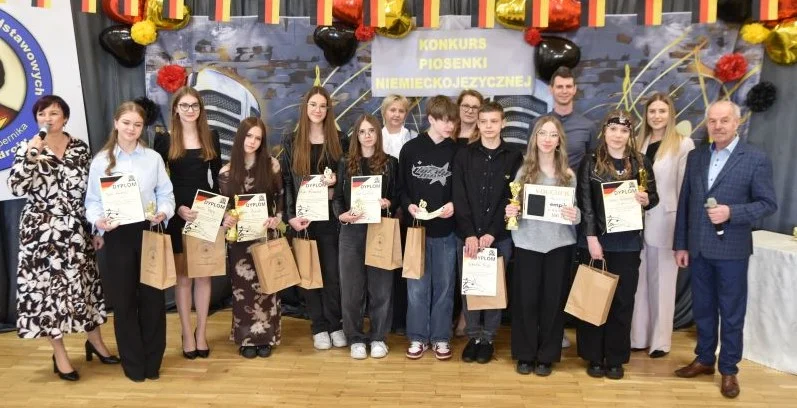 nagrodzeni jury i opiekunowie 1