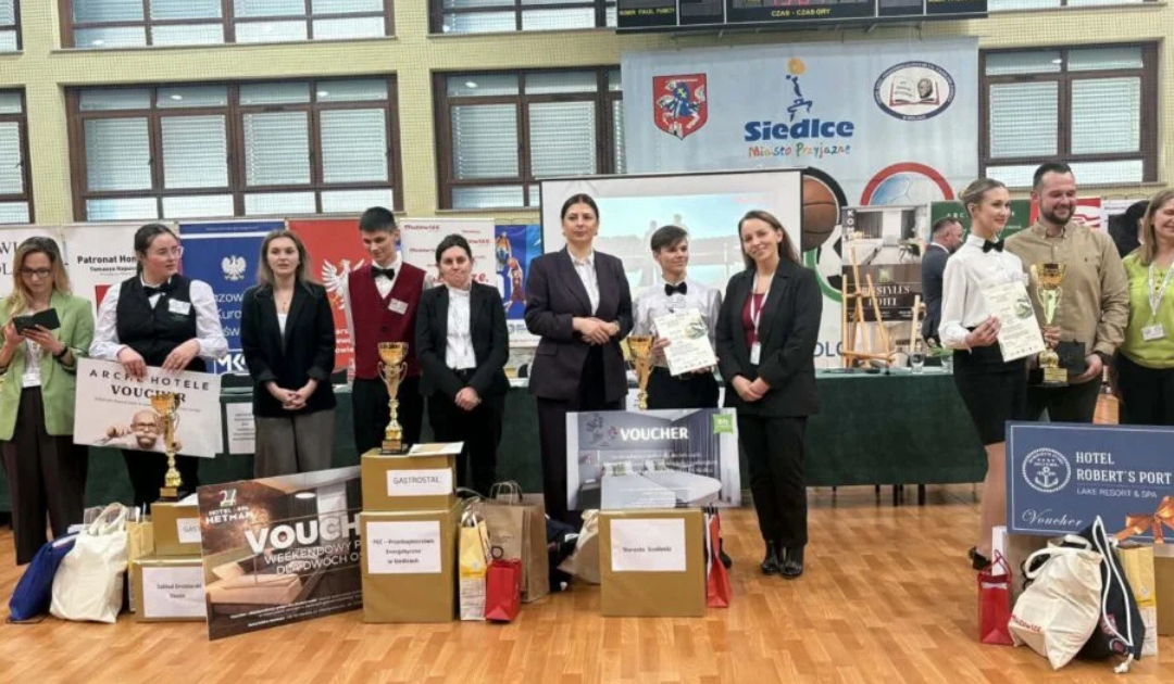 Daniel Kopiniak z ZSP Kopernik w Busku-Zdroju wicemistrzem Polski młodych kelnerów.