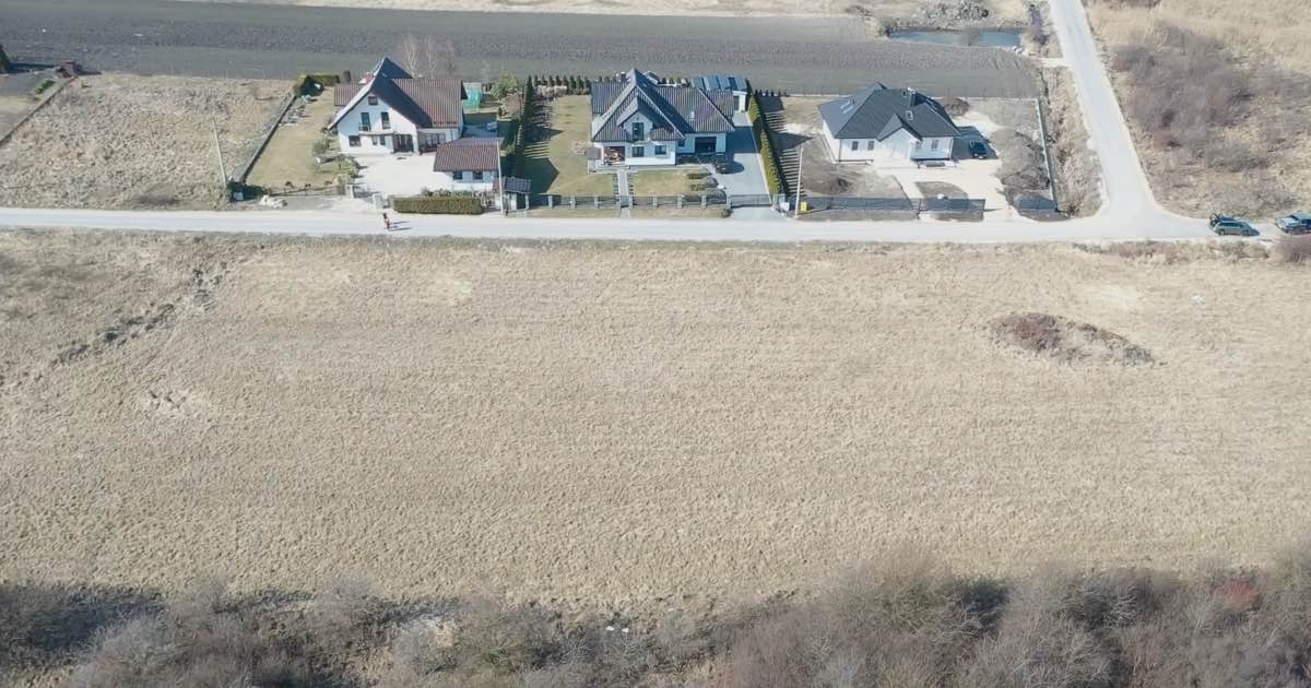 Działki budowlane na sprzedaż w Mikułowicach koło Buska-Zdroju. Możliwy zakup całości lub pojedynczych parceli.