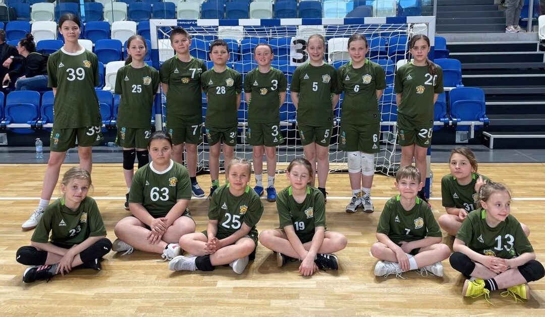 Młodzi szczypiorniści z Handbalove Kids z Buska-Zdroju zdobywali doświadczenie w Mielcu.