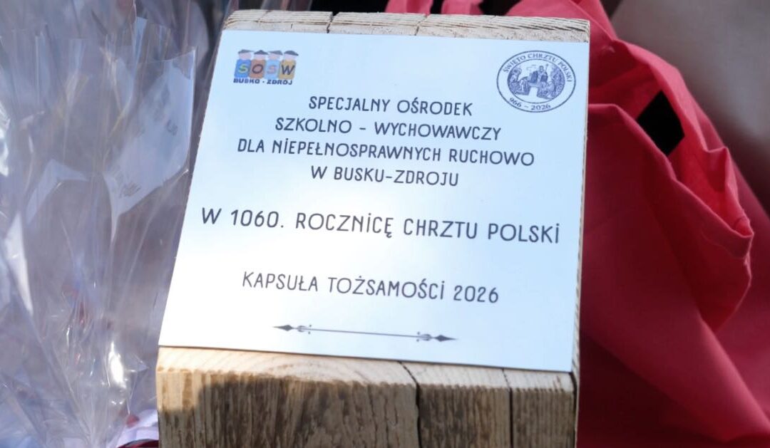 Kapsuła Tożsamości 2026 w Busku-Zdroju. Uczniowie SOSW pozostawili przesłanie dla przyszłych pokoleń.