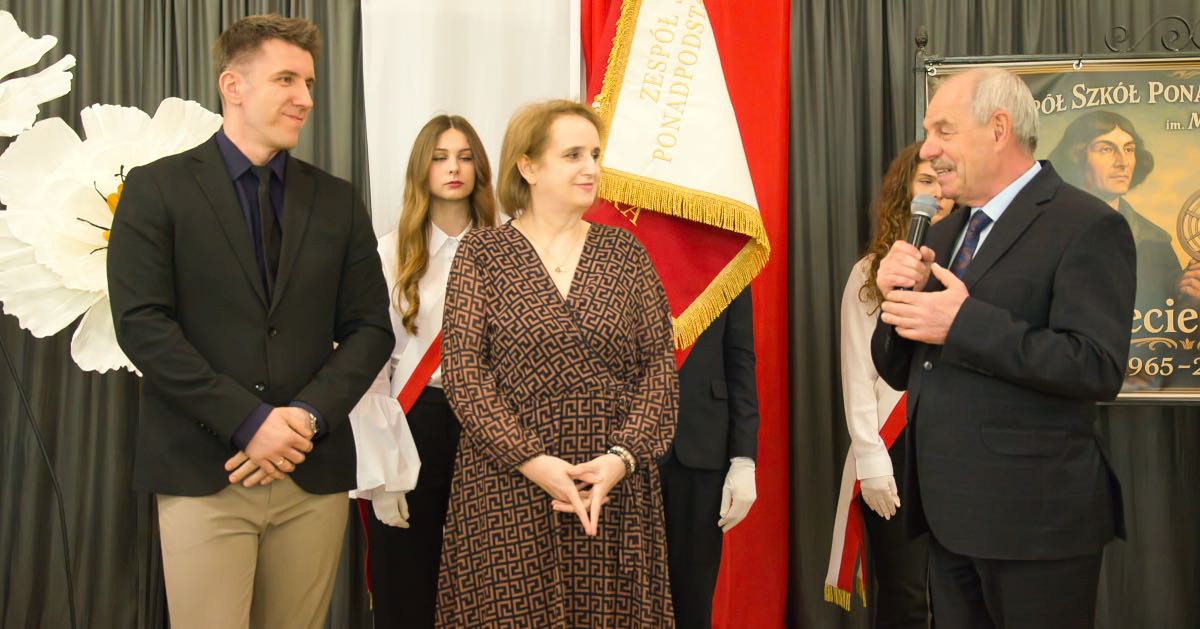 Maturzyści z ZSP im. Mikołaja Kopernika w Busku-Zdroju zakończyli rok szkolny.