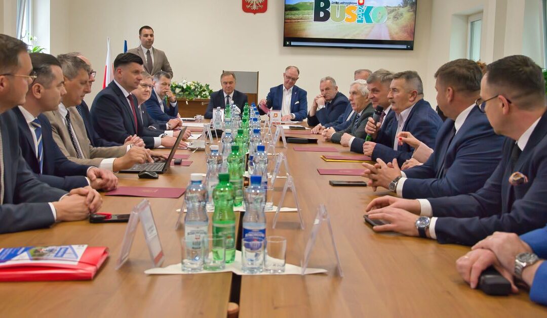 W Busku-Zdroju trwa spotkanie w sprawie podpisanie listu intencyjnego ws. nowej linii kolejowej Kraków – Busko-Zdrój.