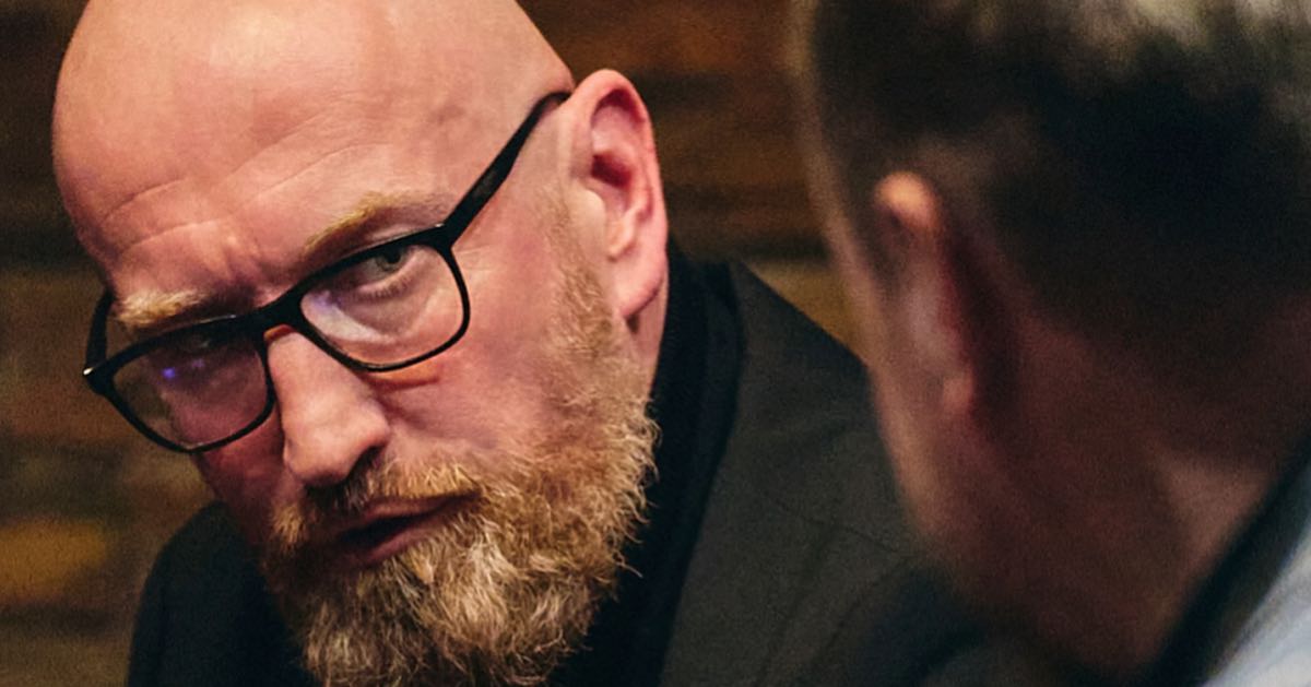 robert małecki w pociągu na trasie kielce - busko-zdrój