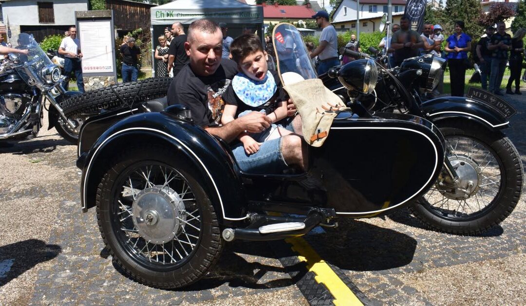 Stalowy Charytatywny Piknik Motocyklowy dla Mikołaja zgromadził tłumy w Chmielniku.