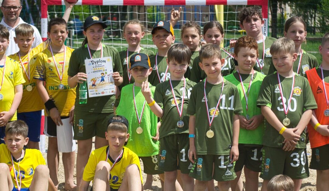 Plażowe Granie z Handbalove przyciągnęło młodych sportowców i całe rodziny