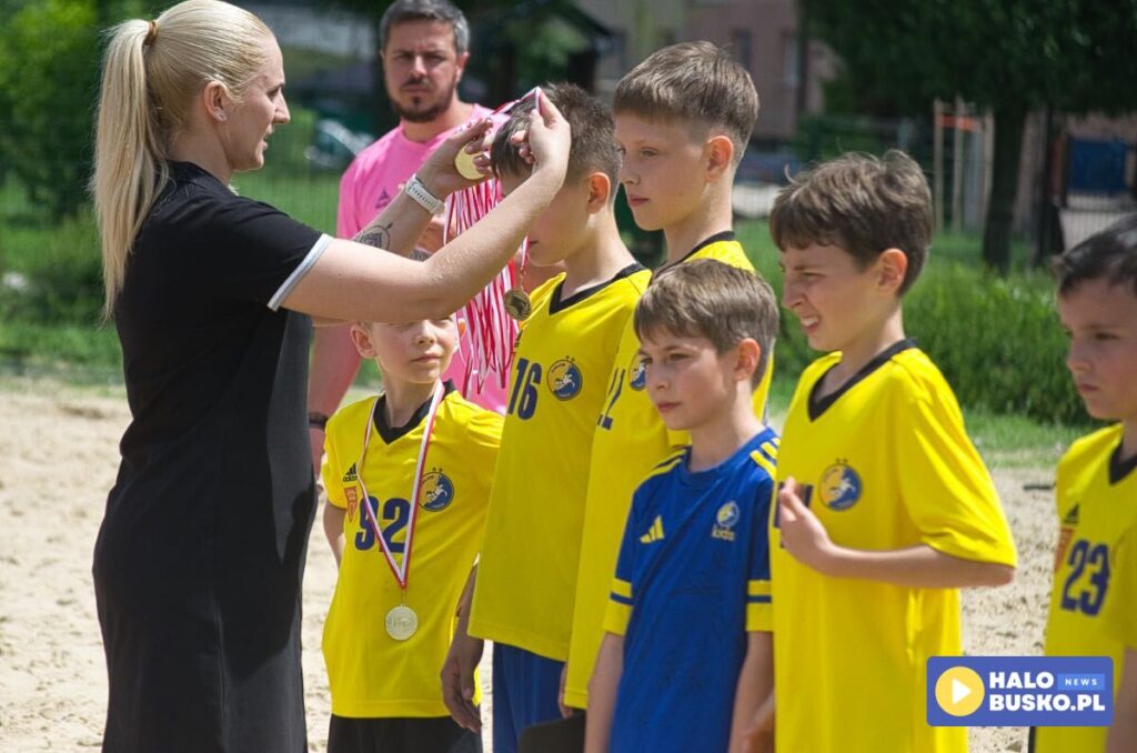 handbalove kids w busku zdroju turniej plazowy 16