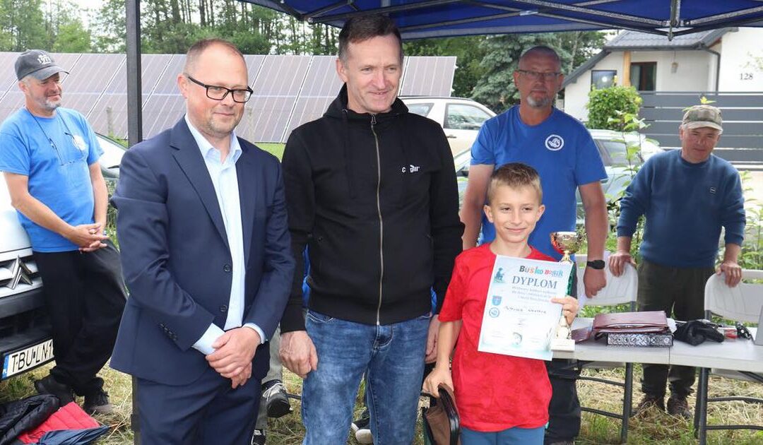 Młodzi wędkarze rywalizowali w Radzanowie z okazji Dnia Dziecka.
