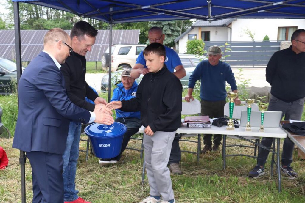 zawody wedkarskie z okazji dnia dziecka w radzanowie 2