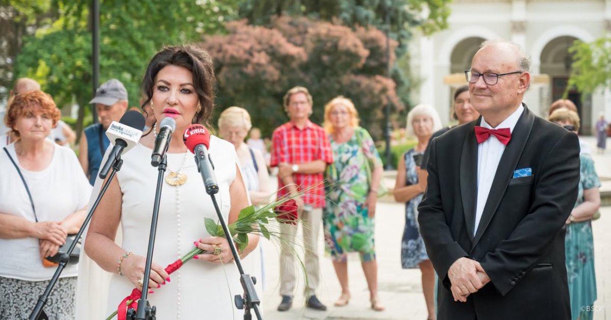 odsłonięcie słoneczka festiwalowego alicji węgorzewskiej w busku-zdroju
