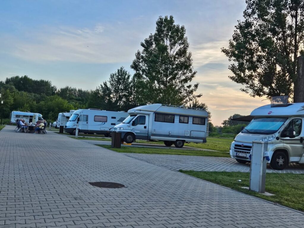 pole dla kamperów pole dla kamperów w wiślicy