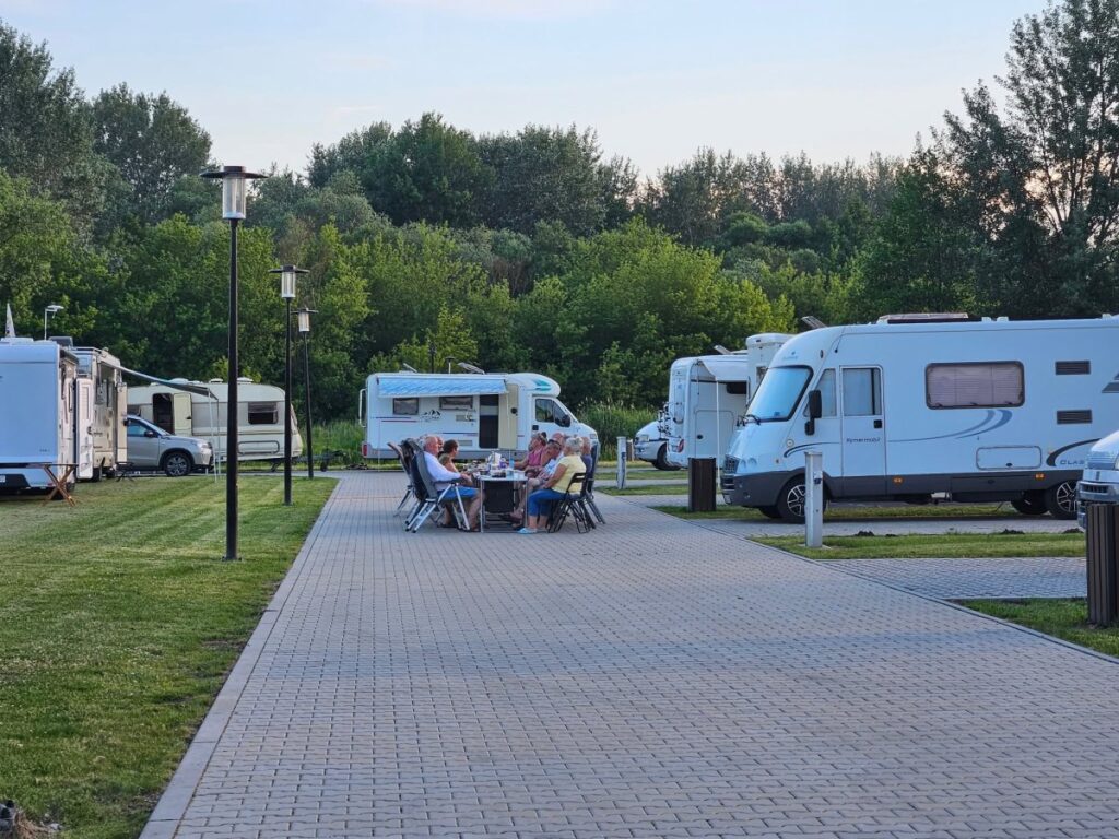pole dla kamperów pole dla kamperow w wislicy 4