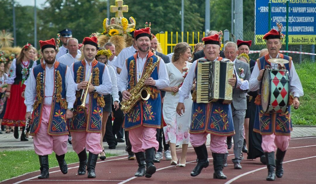 Dożynki Gminne 2026 w Busku-Zdroju. Trwają oficjalne uroczystości na stadionie w Busku-Zdroju.