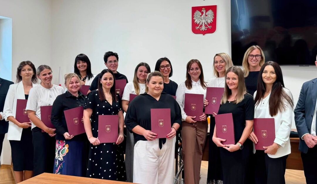 16 nauczycieli z gminy Busko-Zdrój otrzymało akty nadania stopnia nauczyciela mianowanego.