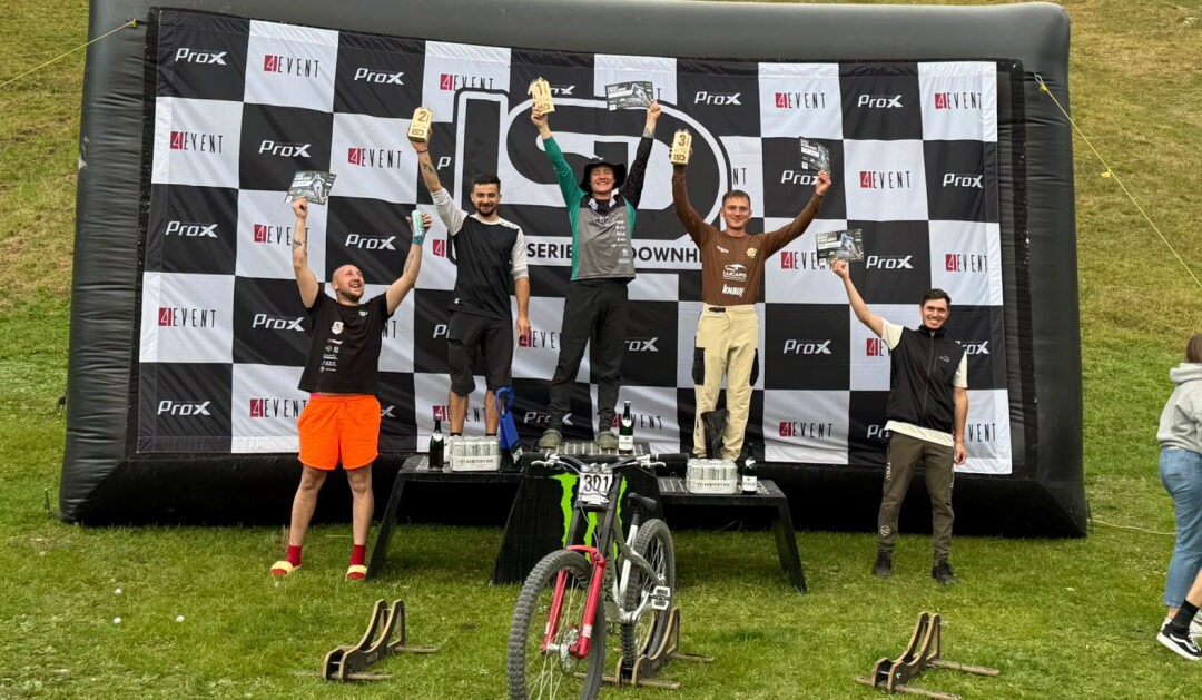 Maciej Mrożek z Szańca stanął na podium zawodów downhillowych