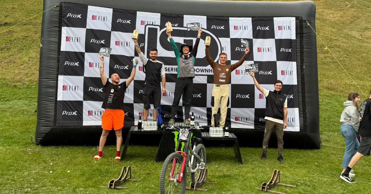 Maciej Mrożek z Szańca stanął na podium zawodów downhillowych