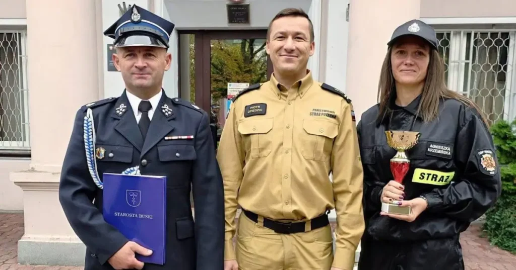 Strażacy z powiatu buskiego odebrali puchary i dyplomy