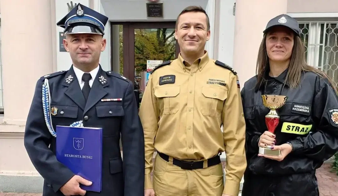 Strażacy z powiatu buskiego odebrali puchary i dyplomy