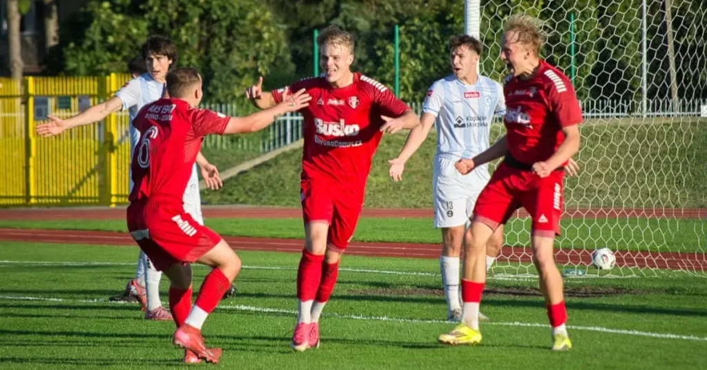 AKS 1947 Busko-Zdrój wygrywa 2:1 po golu w doliczonym czasie